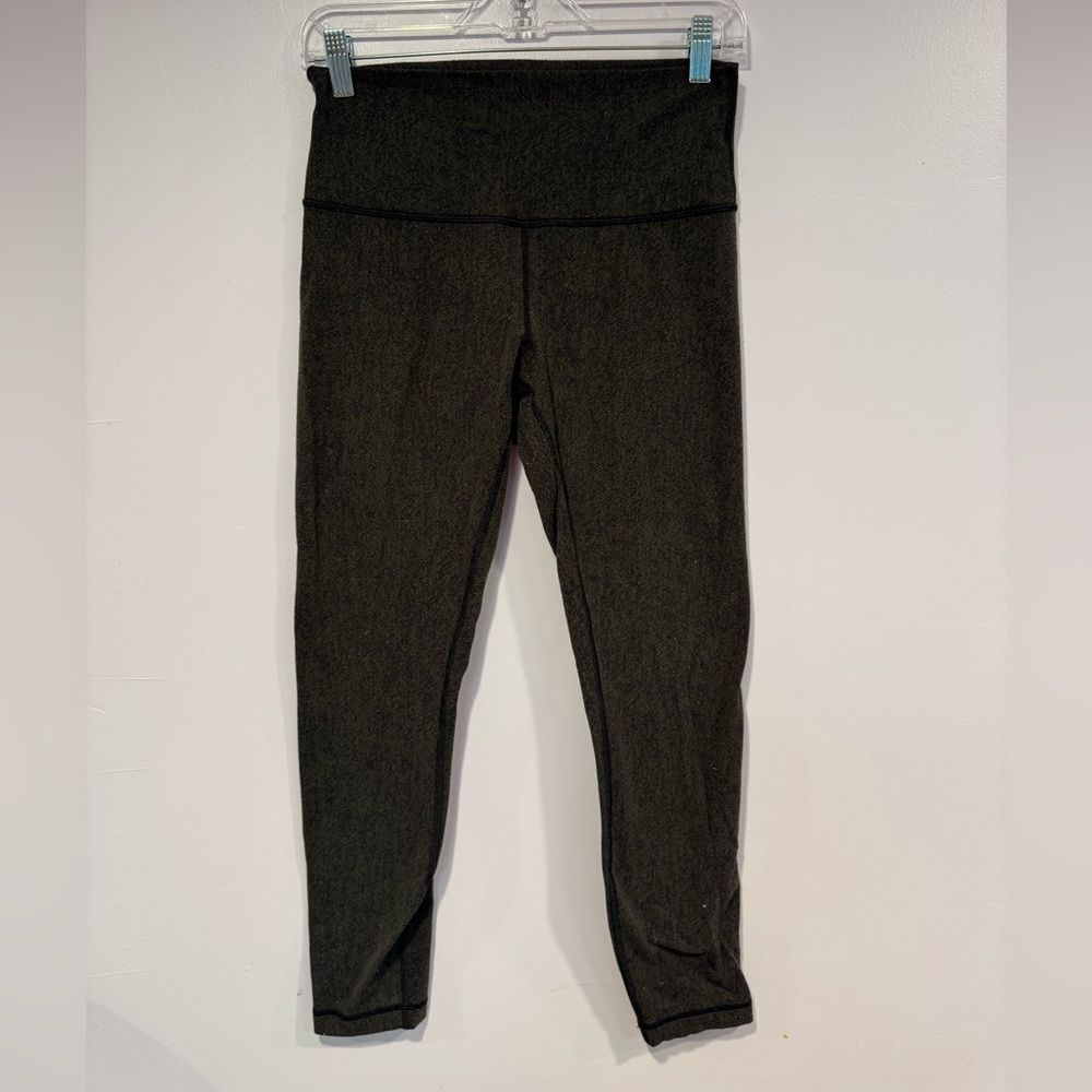 Green and black patterned Lululemon wunder under leggings